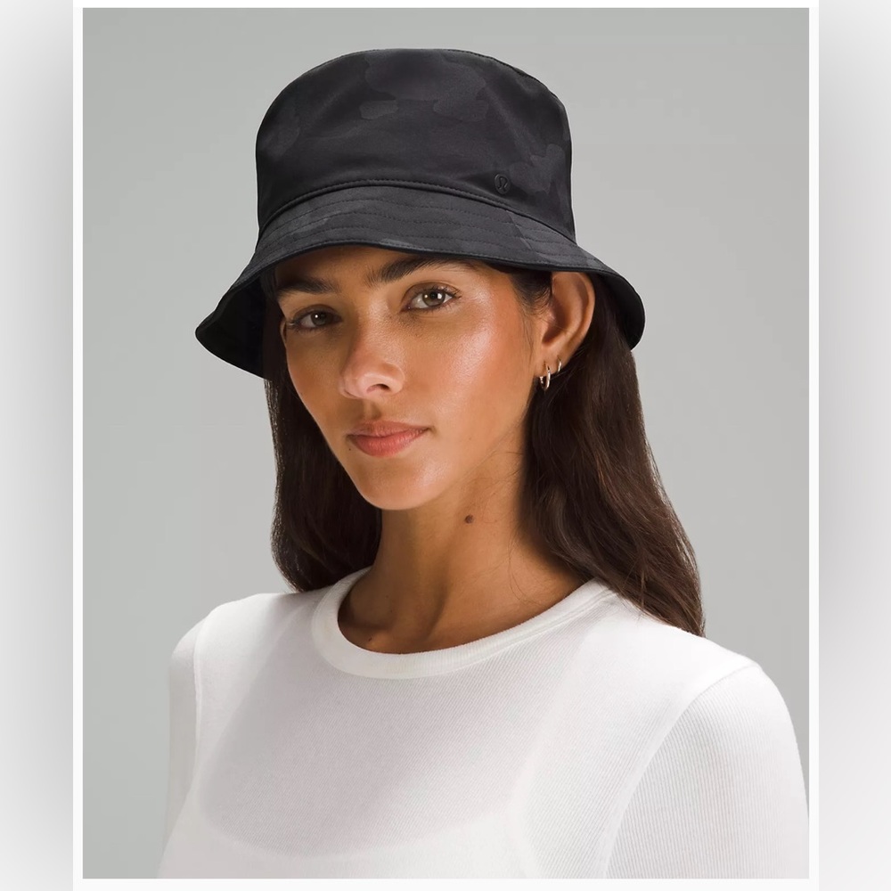 Lulu Lemon Black/Black Camo Reversible Bucket Hat Size M/L